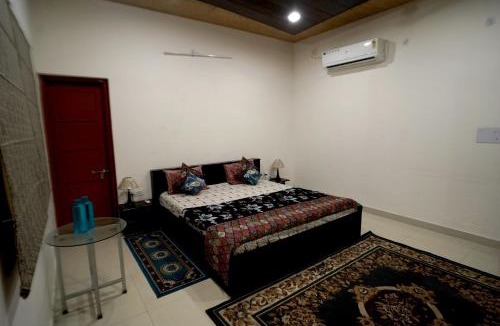 Agra House | Basant Niwas Peaceful Stay Dayal Bagh Agra