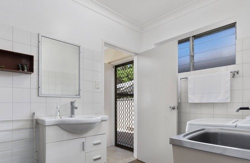 Woorim House | Basic Beachside Hideaway