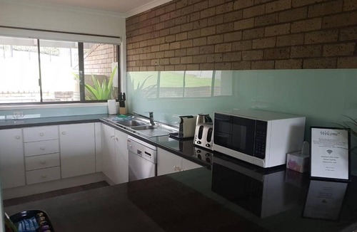 Batehaven House | Batehaven - Pool, Beach, WIFI, Linen, Netflix & Fox Sports