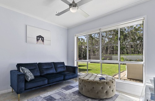 Beachmere House | BAYSIDE BLISS