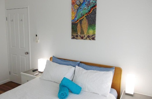 Kewarra Beach House | Beach Bliss, Private Bedroom, Private Lounge & Bathroom, plus Netflix, Wifi