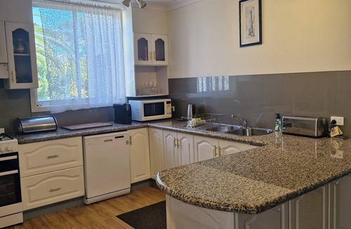 Ventnor House | Beach Escape with Ocean at your doorstep! Private, in beautiful natural setting.