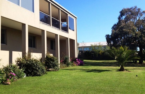 Ventnor House | Beach Escape with Ocean at your doorstep! Private, in beautiful natural setting.