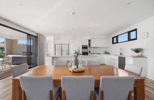 Broadwater House | Beach Haven—A Year-Round Retreat by the Sea