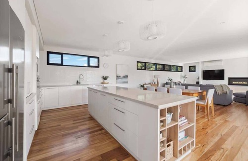 Broadwater House | Beach Haven—A Year-Round Retreat by the Sea