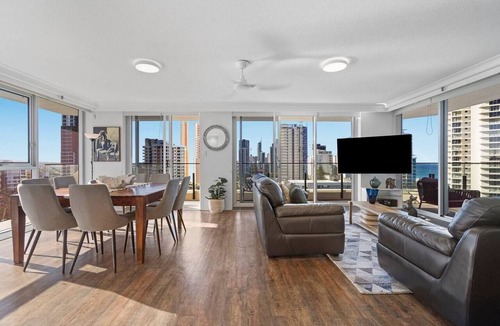 Broadbeach Apartment | Beach Haven Getaway Broadbeach - WiFi, Parking