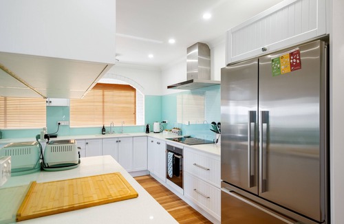Peppermint Grove Beach House | Beachfront Villa by Peppy Beach Retreats® (8 Adults)