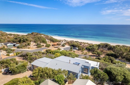 Peppermint Grove Beach House | Beachfront Villa by Peppy Beach Retreats® (8 Adults)