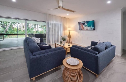 Bramston Beach House | Beachfront - 'Pippies on the Beach' @ Bramston