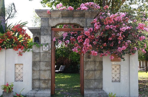 Newell Bed & Breakfast | Beachside Bali inspired tropical retreat with large heated Saltwater pool.