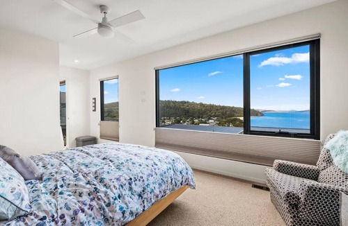 Kingston Beach Villa | Beachside Luxury Villa - Expansive Panoramic Vistas