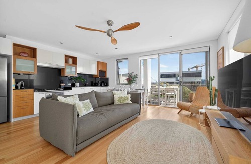 Maroubra Apartment | Beachside Maroubra With Parking & Balcony - New