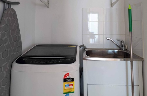 Maroubra Apartment | Beachside Maroubra With Parking & Balcony - New