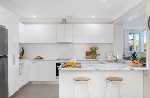 Kiama House | Beachview – waterfront reserve, views from balcony and living areas