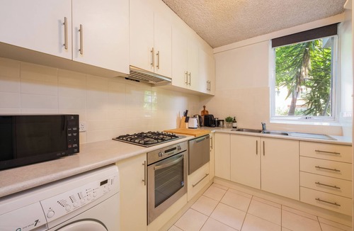 St Kilda West Apartment | Beautiful 2-bed Unit in St Kilda West w/Parking