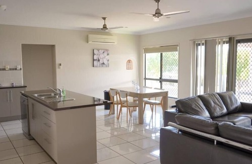 Douglas House | *Beautiful*Douglas* 5BRM ,Stylish Living*