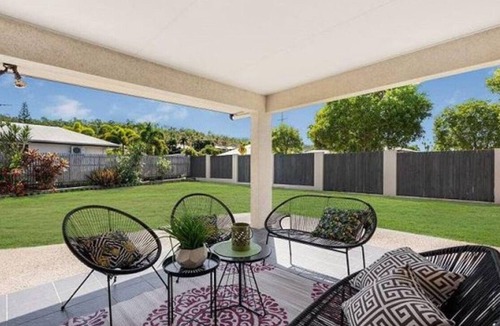 Mount Louisa House | Beautiful, spacious 4 Bedroom 2 Bathroom House in