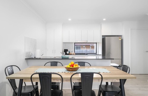 Bellbird Park House | Bellbird Park Stay Katandra | 3 BR Family and Worker Home