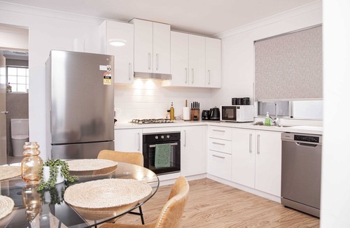 Belmont Apartment | Belmont Modern & Chic | 10 Min to City & Airport