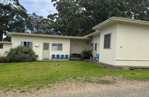 Bemm River Cabin | Bemm River Bungalows #1 Holiday accommodation. 1 bedroom, 3 single beds.