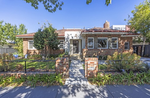 Bendigo House | Bendigo Signature Accommodation on Hargreaves