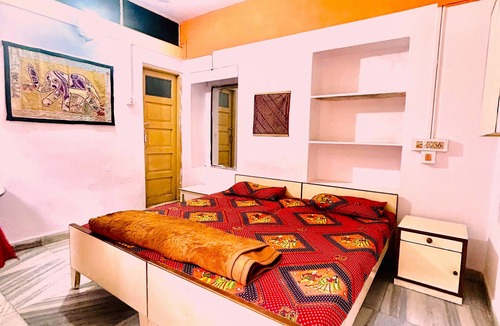Jaisalmer Hotel | Berozgar Hostel Tradition with peace&culture just in front of railway Station.