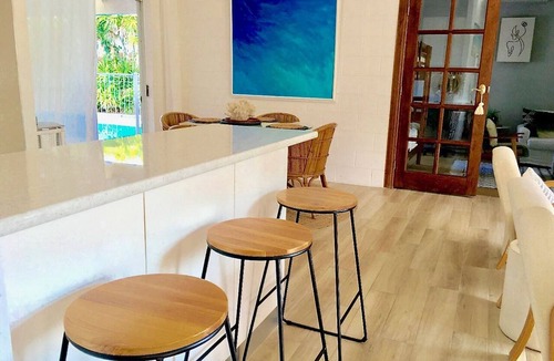 Trinity Beach House | Best Value Cairns Holiday Home! - Trinity Beach Getaway: Spa, pool, beach, sun.