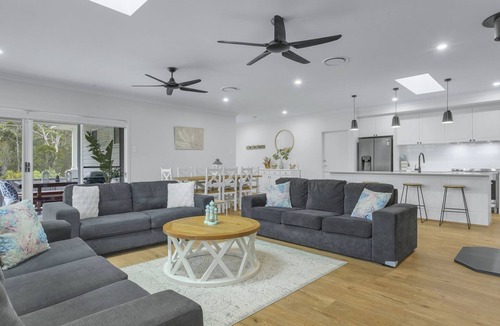 Vincentia House | Bikinis & Martinis - Jervis Bay
