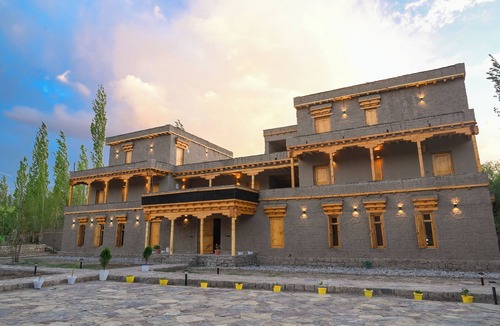 She Hotel | Bilupa Mountain Lodge