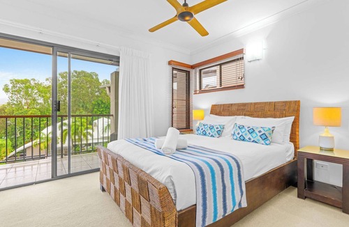 Trinity Beach Apartment | Bluewater Duo—Lagoon Views & Pool by Trinity Beach