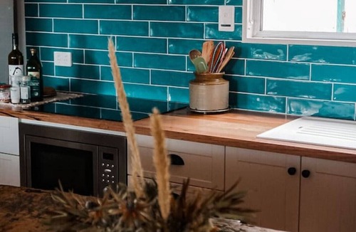 White Beach Cottage | Boho Cottage - close Port Arthur Historic Site