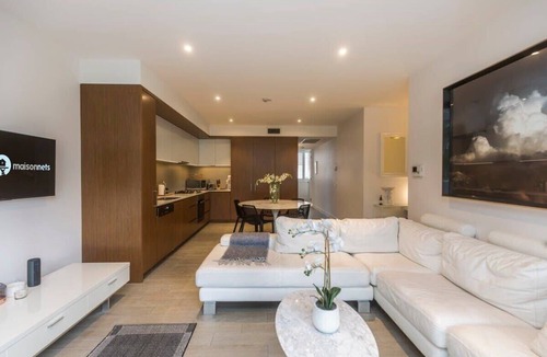 Bondi Beach Apartment | Bondi Beach Lux Apartment with Private Patio