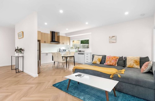 Box Hill North House | Box Hill North 3-Bedroom Home with Master Ensuite