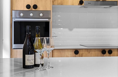 Beechworth House | Brand new 3 bed townhouse, walk to town!