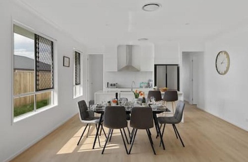 Park Ridge House | Brandnew 4BR modern family home Park Ridge