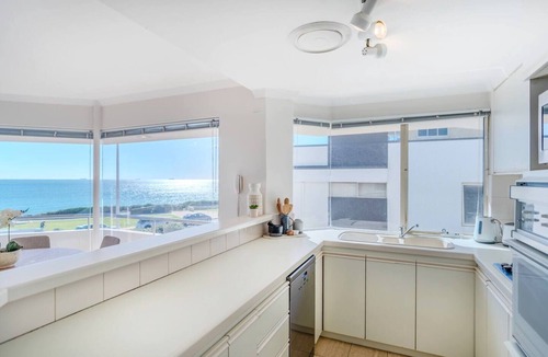 Cottesloe Condo | Breathtaking Beachside Sunsets