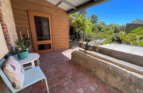 Goolwa Cottage | Breezy Goolwa Riverview Retreat near cafes with walking & bike track on doorstep