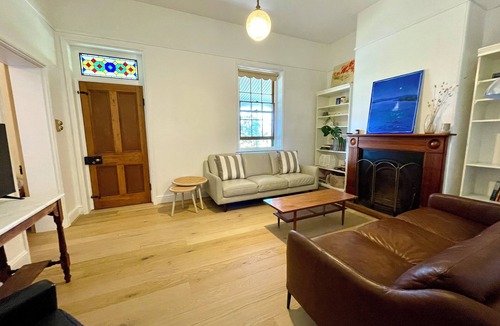 Goolwa Cottage | Breezy Goolwa Riverview Retreat near cafes with walking & bike track on doorstep