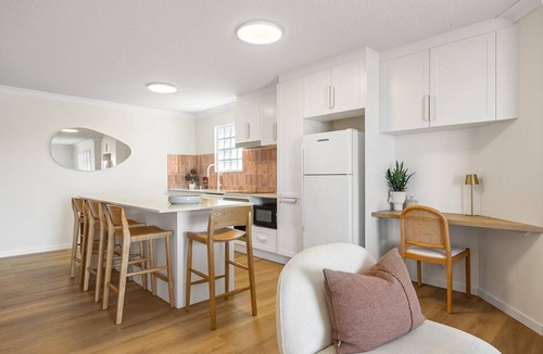 Kings Beach Apartment | Bright 2-Bed Apartment with Stunning Ocean Views