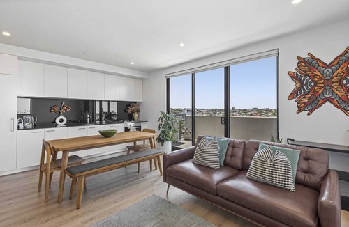 Preston Apartment | Bright City-View Retreat in the Heart of Preston