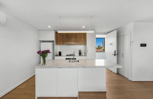 Moonee Ponds Apartment | Bright Full Size 2 Bed 2 Bath Family |Professionals | WIFI |Parking