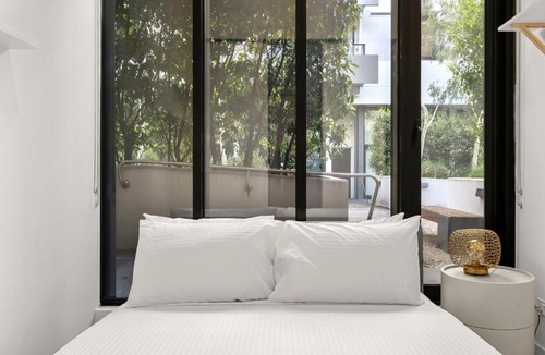 Brunswick East Apartment | Bright Inner-North Stay with Pool Access