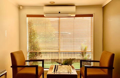 Craigieburn House | Brightside Spacious Family Home with Theatre Room Near Melbourne Airport