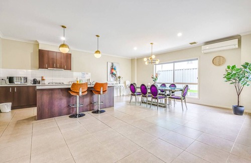 Point Cook House | Broadstone PC 9-bed 5-bathroom Luxe Family House Double Storey
