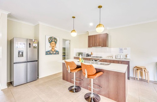 Point Cook House | Broadstone PC 9-bed 5-bathroom Luxe Family House Double Storey