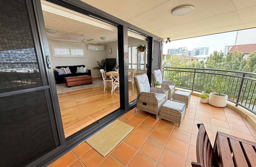Labrador Apartment | Broadwater Apartment with Balcony & Water Views
