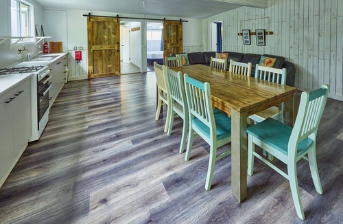 Brisbane Waterfront House | Bulwer Beach House - On the front