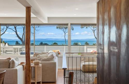 Seven Mile Beach House | Bunkers at Seven Mile