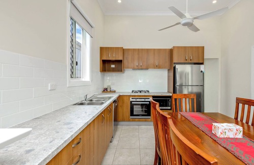 Parramatta Park House | Cairns central walking Distance "Town House"