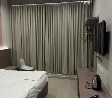 Injambakkam Hotel | Calicut Restaurant & Rooms